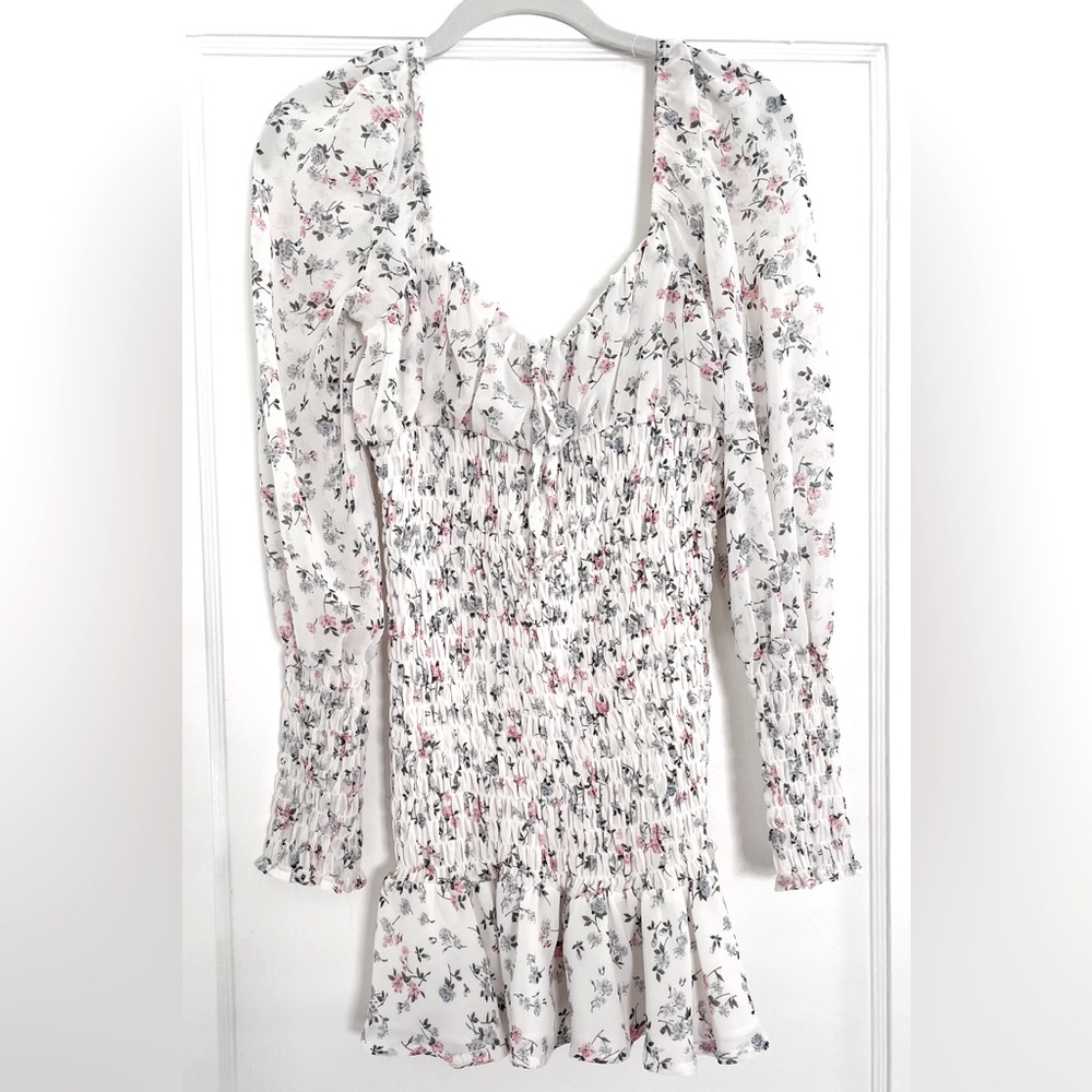 ⭐️5/$25⭐️ White Floral Smocked Dress